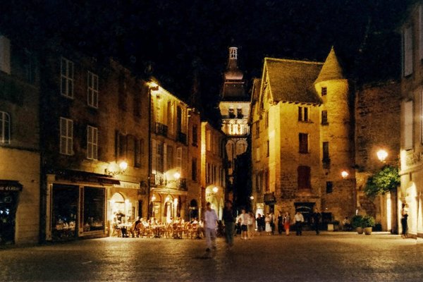 Découvrez les loisirs nocturnes de la charmante ville de Sète